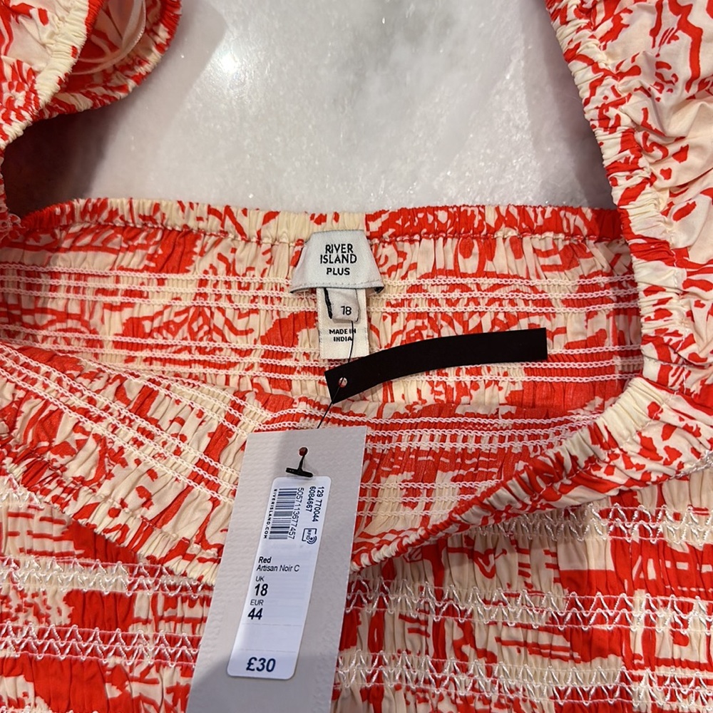 River Island Plus shirred puff sleeve print blouse in red - Picture 7 of 7